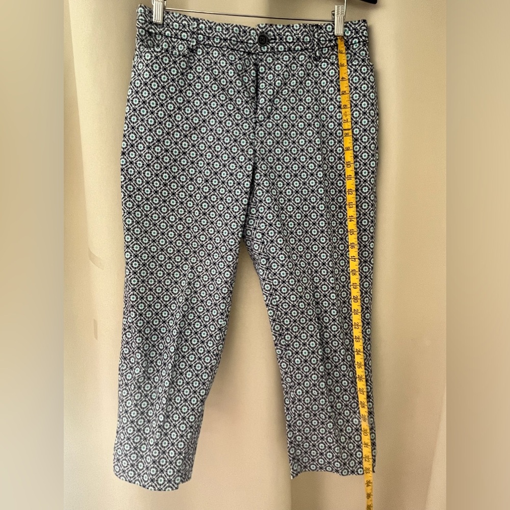 Classic Apparel khaki Capri pants - size 10